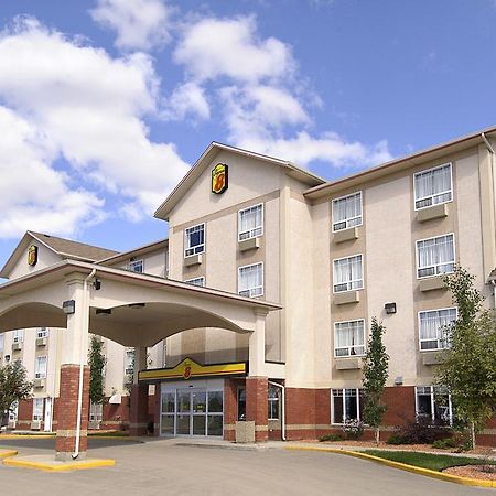 Super 8 By Wyndham High Level Ab Hotel Ngoại thất bức ảnh