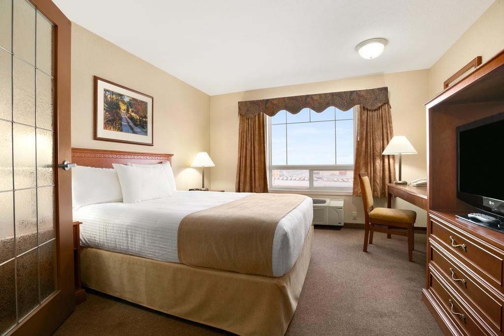 Super 8 By Wyndham High Level Ab Hotel Ngoại thất bức ảnh
